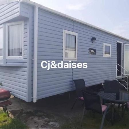 Cj & Daisies Holiday Home Prestatyn Buitenkant foto