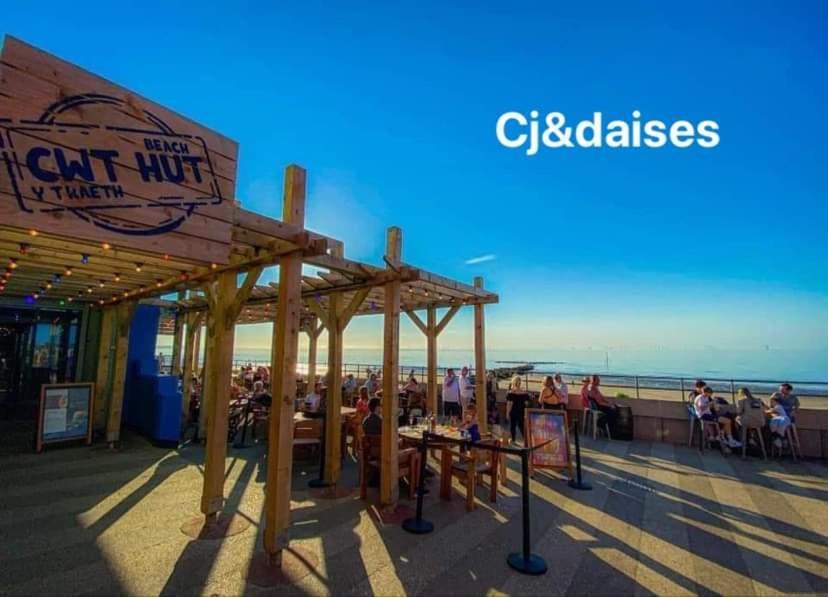 Cj & Daisies Holiday Home Prestatyn Buitenkant foto