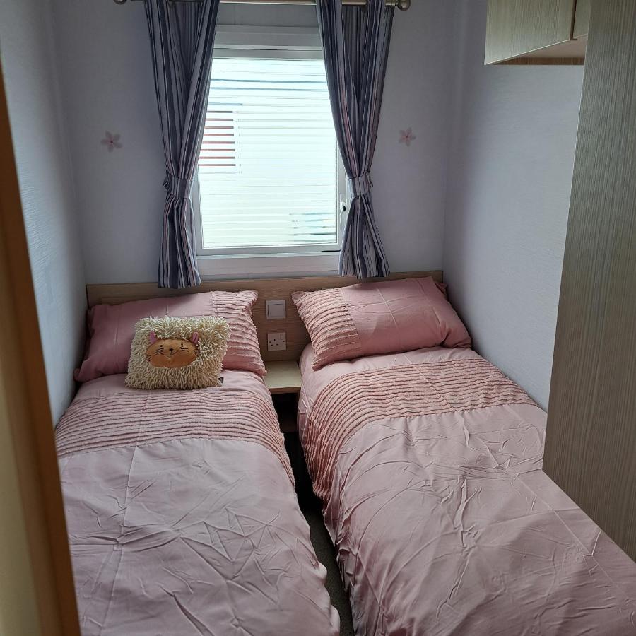 Cj & Daisies Holiday Home Prestatyn Buitenkant foto