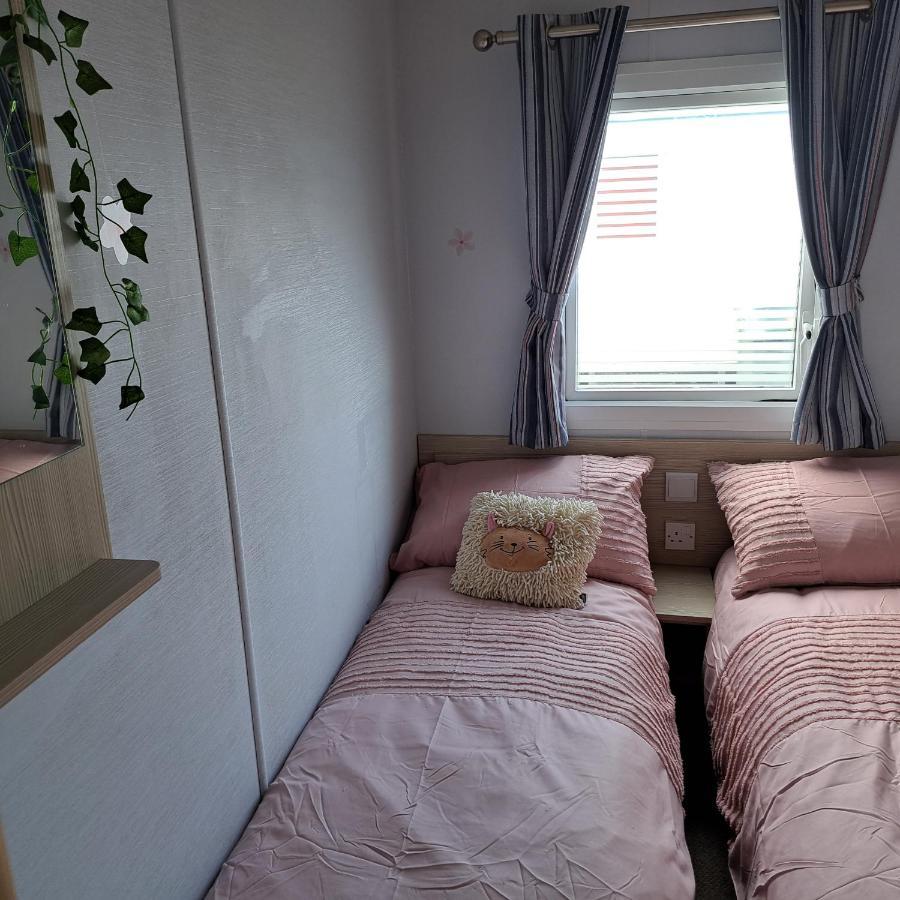 Cj & Daisies Holiday Home Prestatyn Buitenkant foto